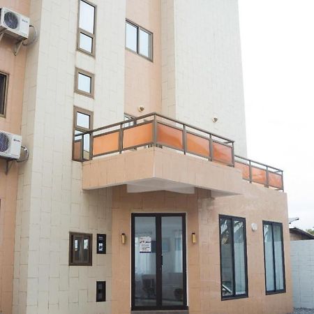 Hotel Marbella Ломе Екстериор снимка