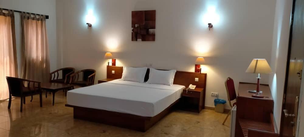 Hotel Marbella Ломе Екстериор снимка