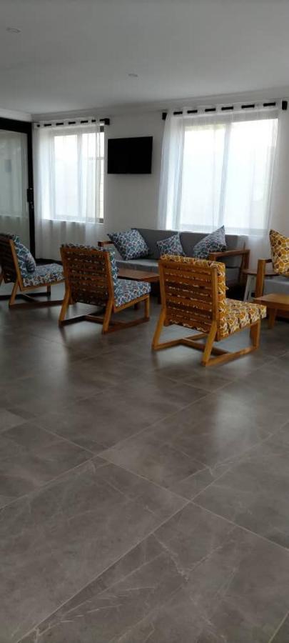 Hotel Marbella Ломе Екстериор снимка