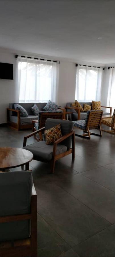 Hotel Marbella Ломе Екстериор снимка