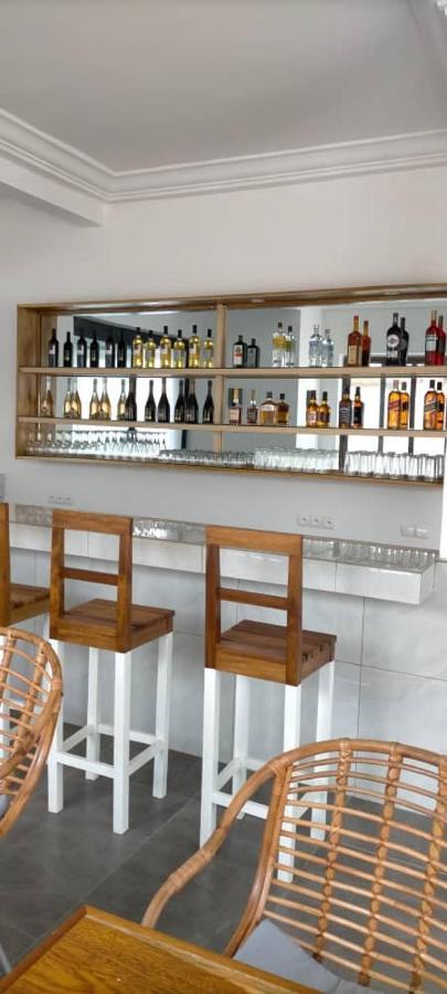 Hotel Marbella Ломе Екстериор снимка