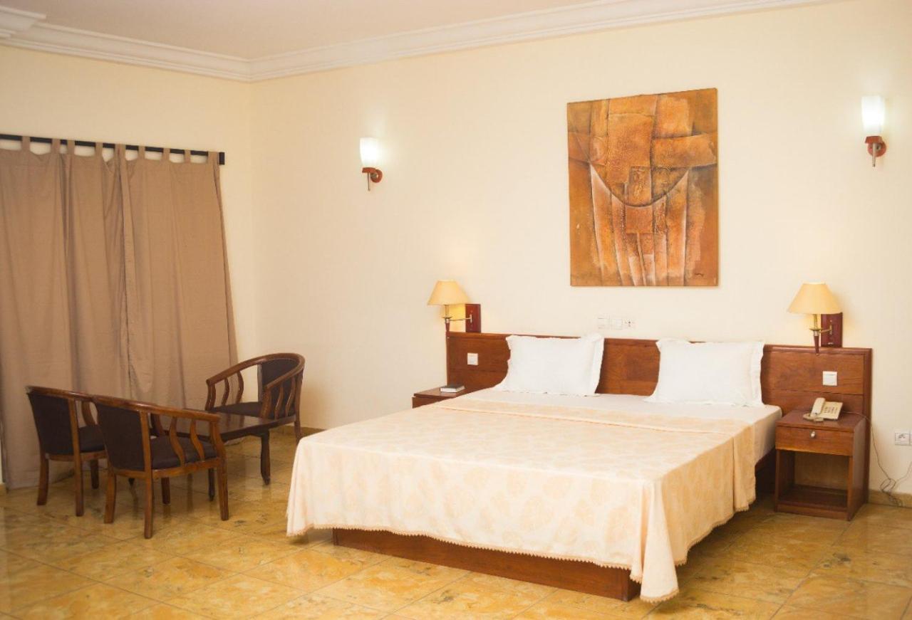 Hotel Marbella Ломе Екстериор снимка
