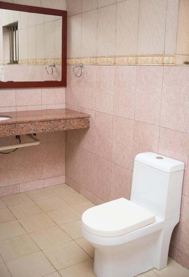Hotel Marbella Ломе Екстериор снимка